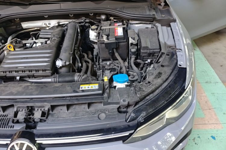 Volkswagen Golf 2021 car image #24