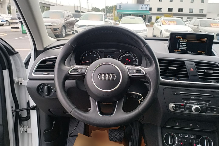 Audi Q3 2016 #11 Audi Q3 2016 car image #11