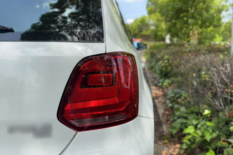 Volkswagen Polo 2017 car image #16