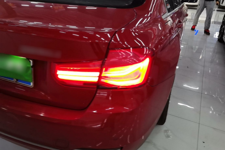 BMW 3 Series 2018 car image #8