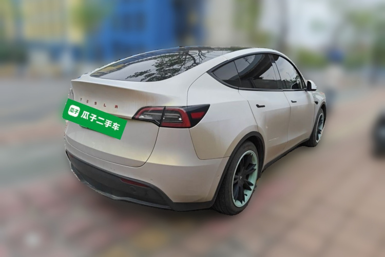 Tesla Model Y 2021 car image #7