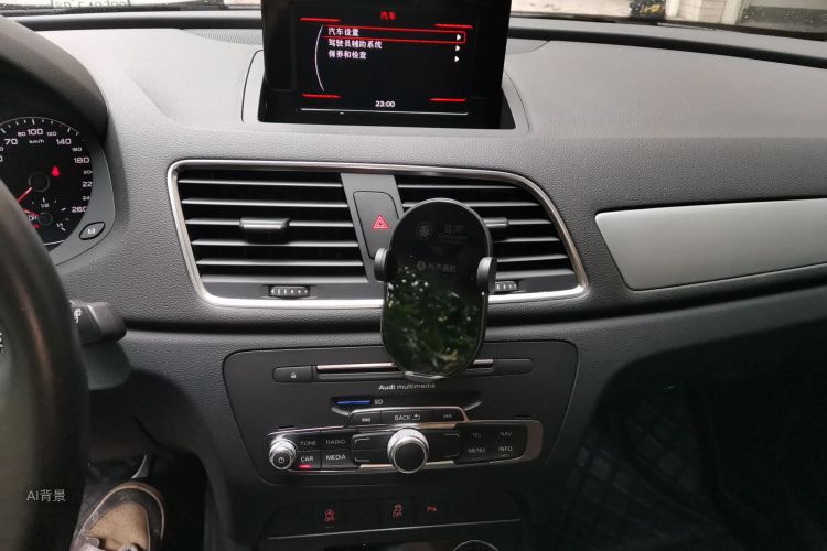 Audi Q3 2017 car image #15