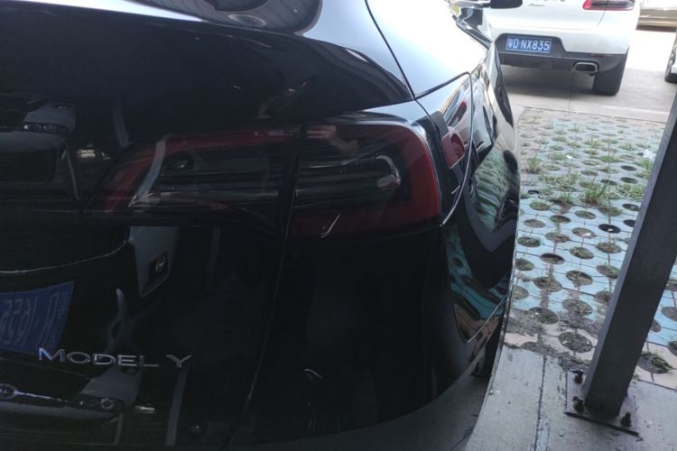 Tesla Model Y 2022 car image #8