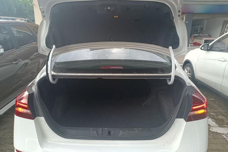 GEELY Emgrand 2021 car image #19