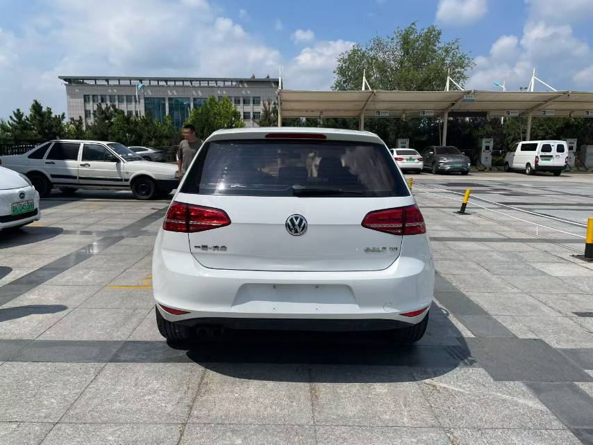 Volkswagen Golf 2015 car image #8