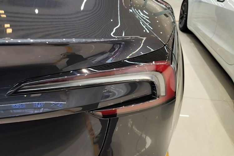 Tesla Model 3 2024 car image #8
