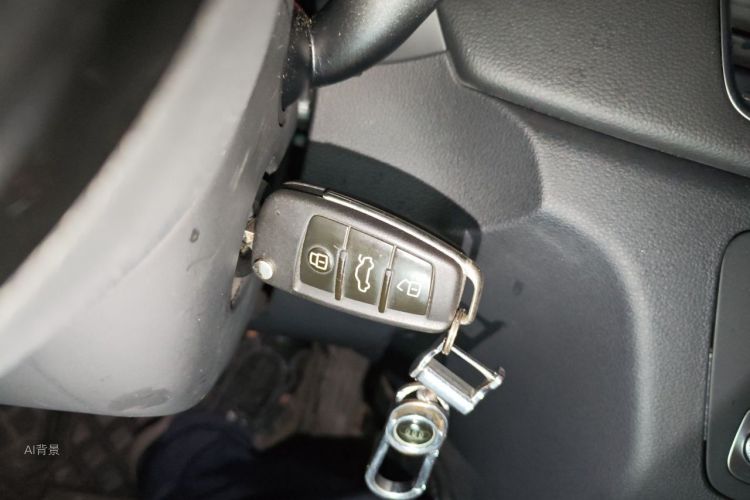 Audi Q3 2018 car image #10