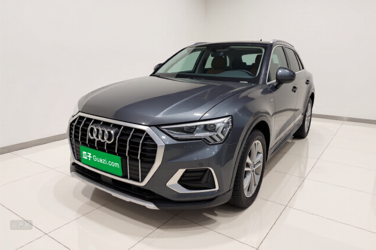 Audi Q3 2020 car image #2
