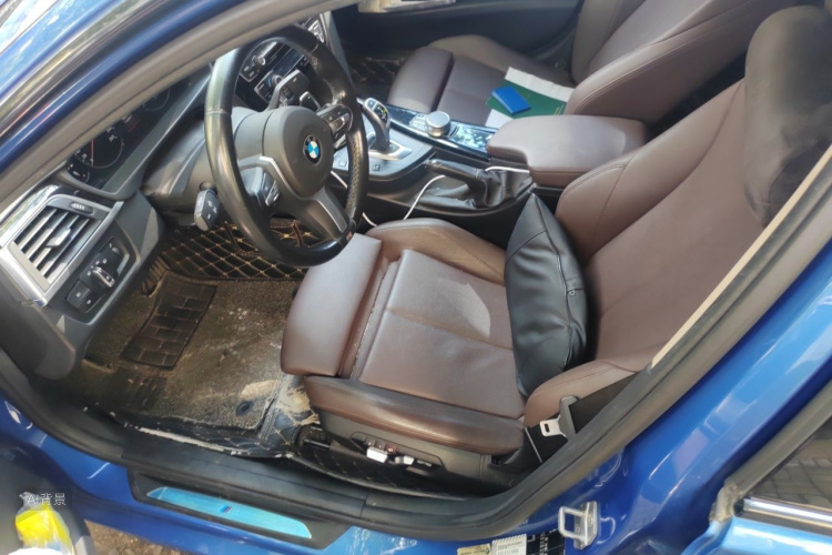 BMW 3 Series 2018 car image #17