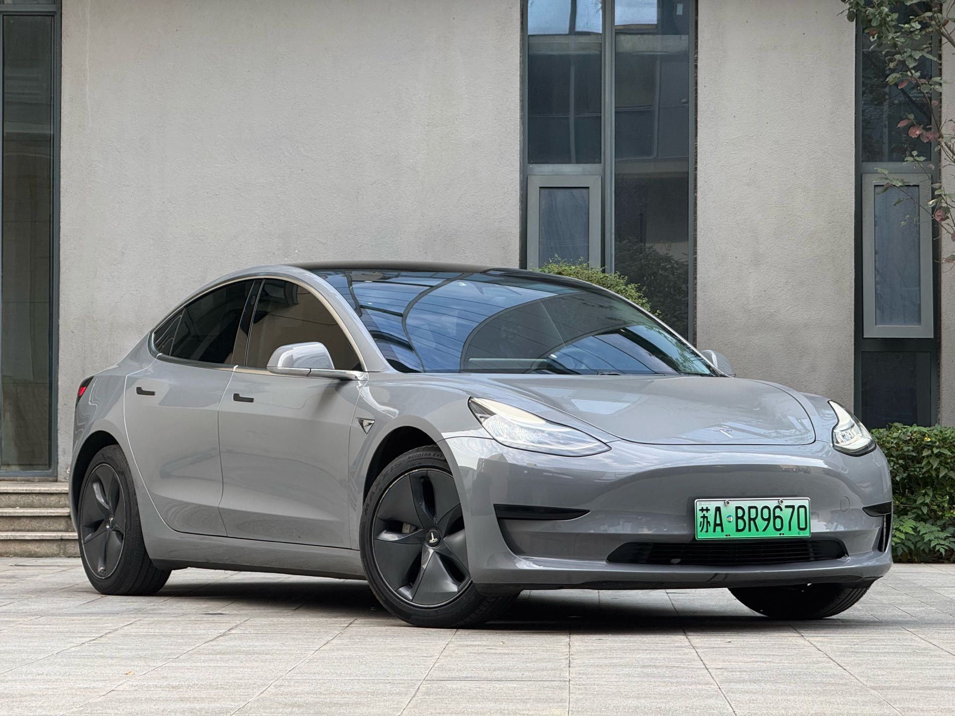 Tesla Model 3 2020 car image #3