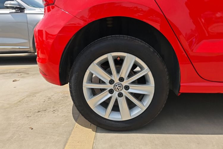 Volkswagen Polo 2014 car image #10