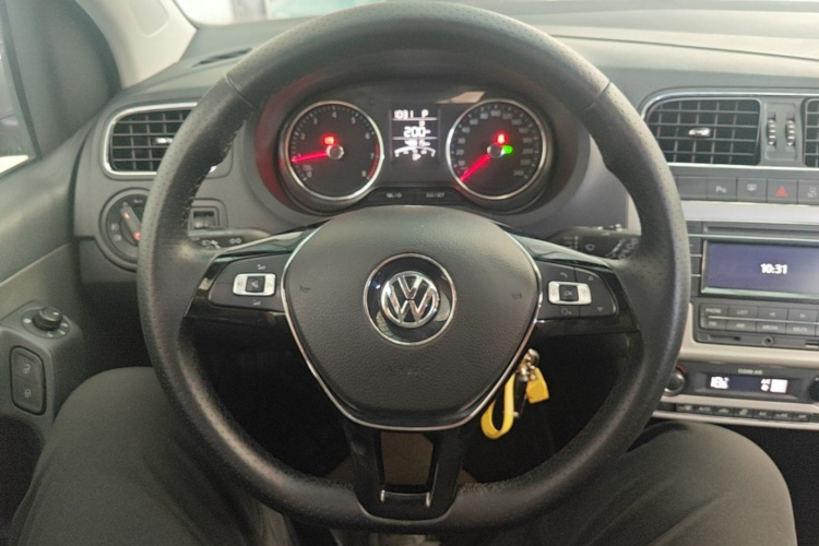 Volkswagen Polo 2017 car image #11