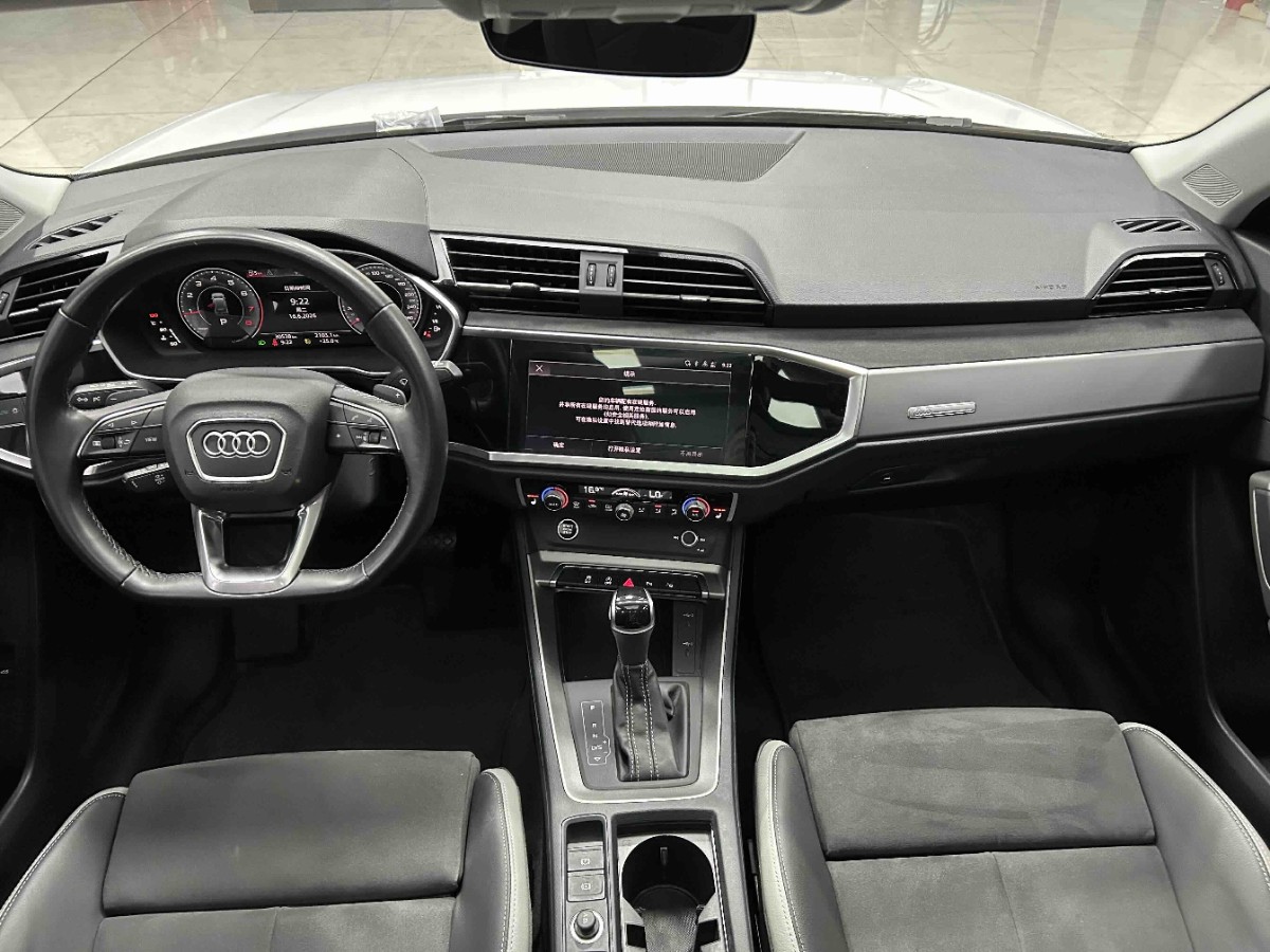 Audi Q3 2022 car image #3