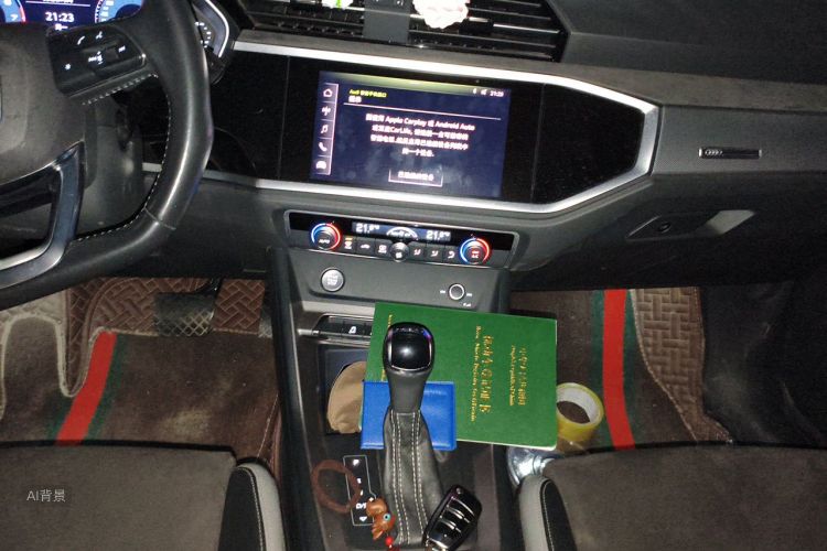 Audi Q3 2020 car image #15