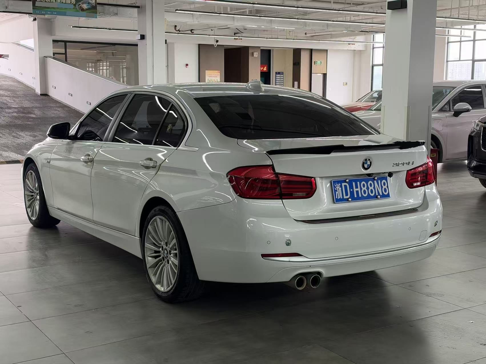 BMW 3 Series 2018 car image #8