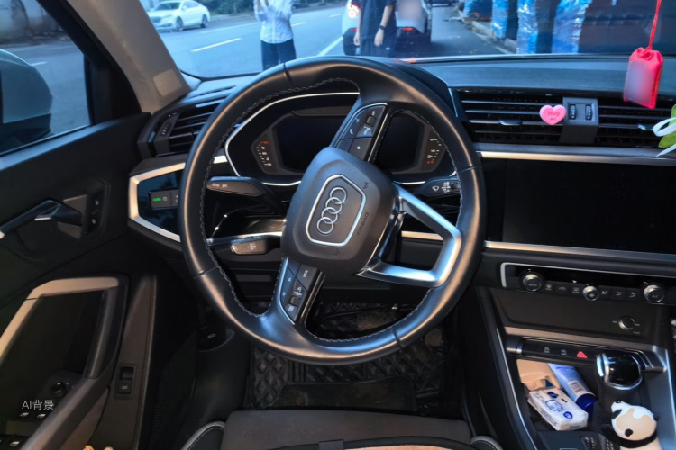 Audi Q3 2023 car image #12