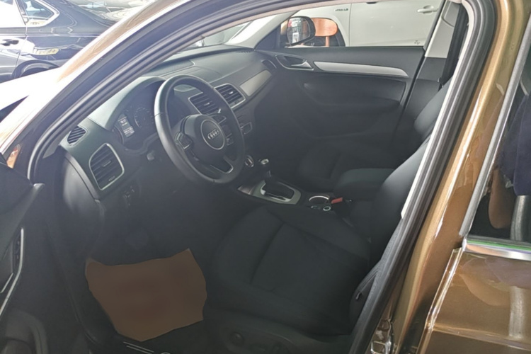 Audi Q3 2016 car image #15