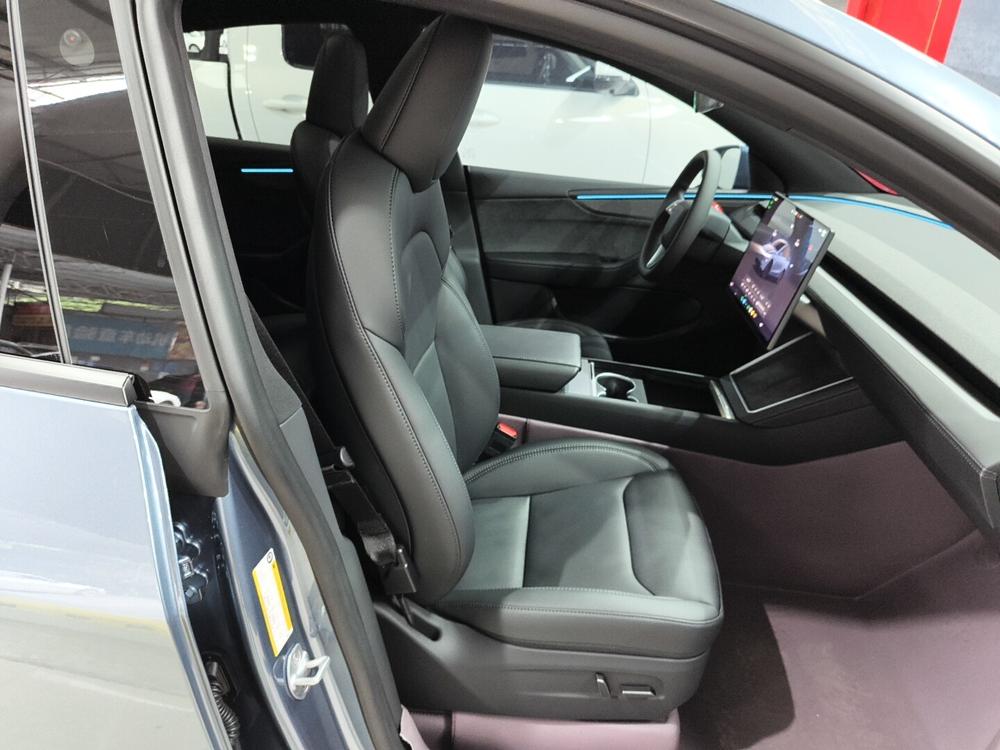 Tesla Model Y 2026 #13 Tesla Model Y 2026 صورة سيارة #13