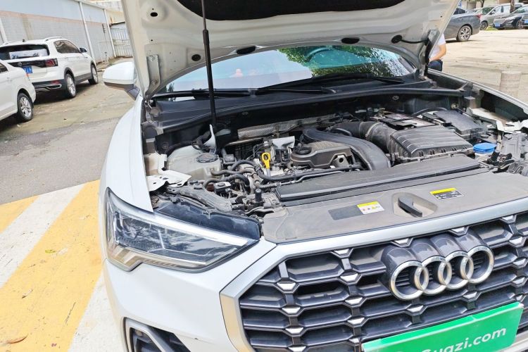 Audi Q3 2024 car image #28