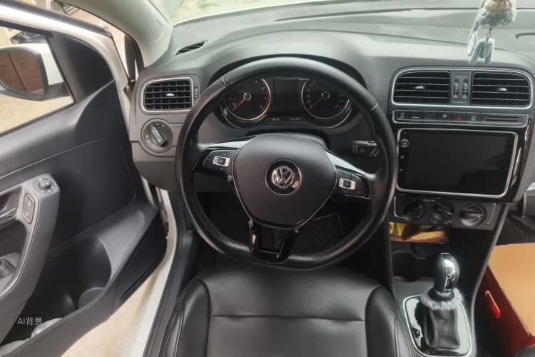 Volkswagen Polo 2018 car image #12