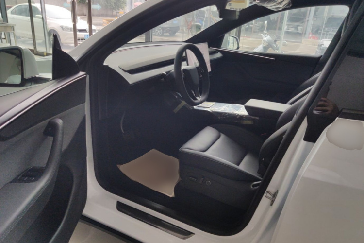 Tesla Model Y 2026 #12 Tesla Model Y 2026 car image #12