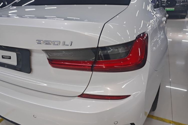 BMW 3 Series 2021 #8 BMW 3 Series 2021 صورة سيارة #8