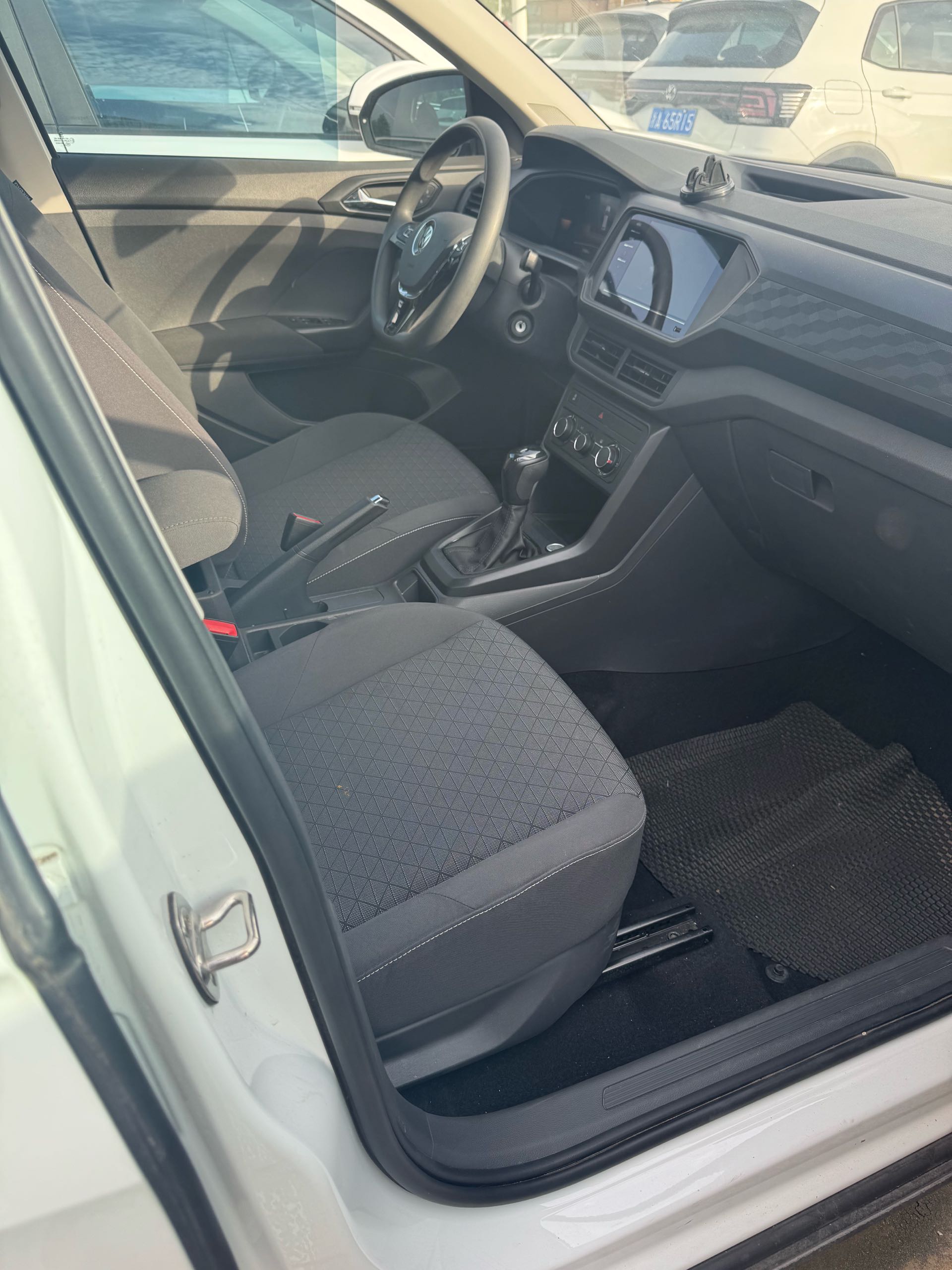 Volkswagen T-Cross 2024 #3 Volkswagen T-Cross 2024 car image #3