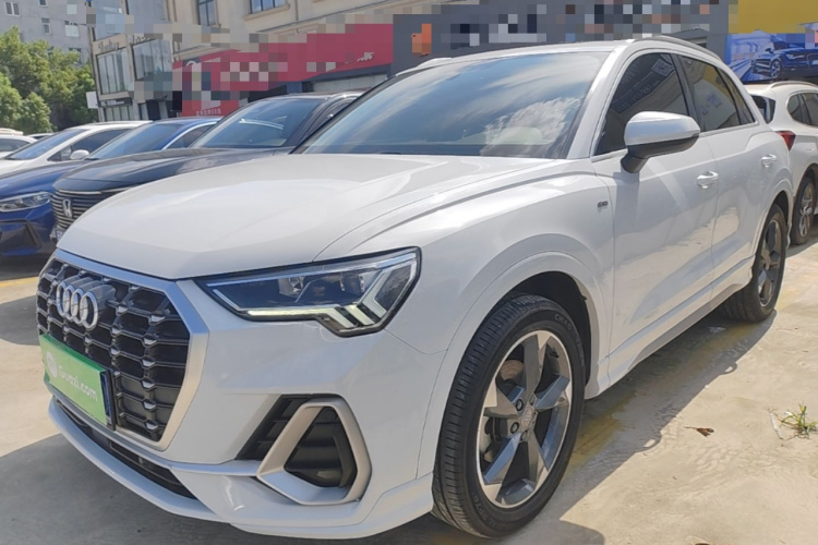 Audi Q3 2020 car image #2