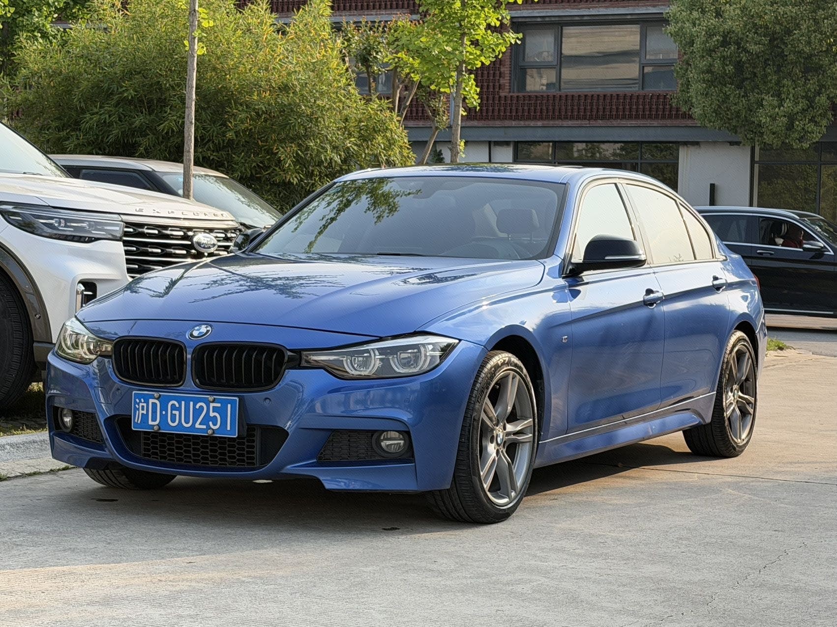 BMW 3 Series 2018 car image 