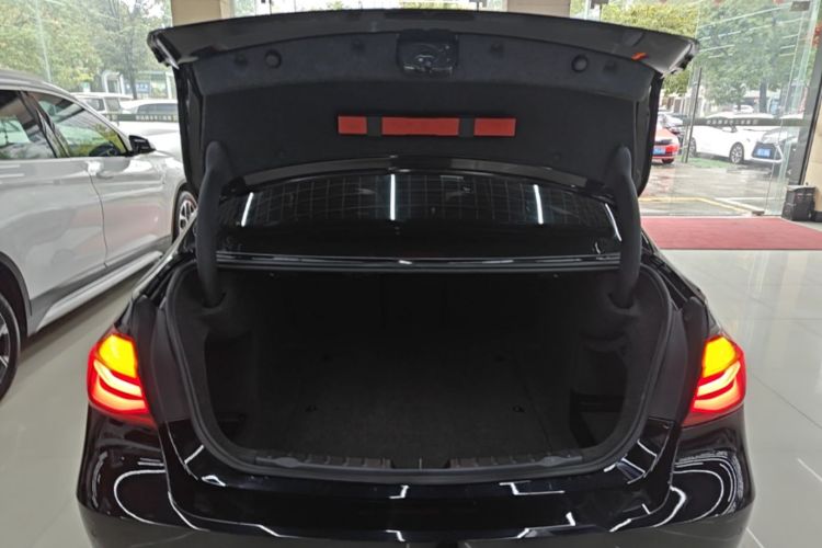 BMW 3 Series 2018 #19 BMW 3 Series 2018 car image #19