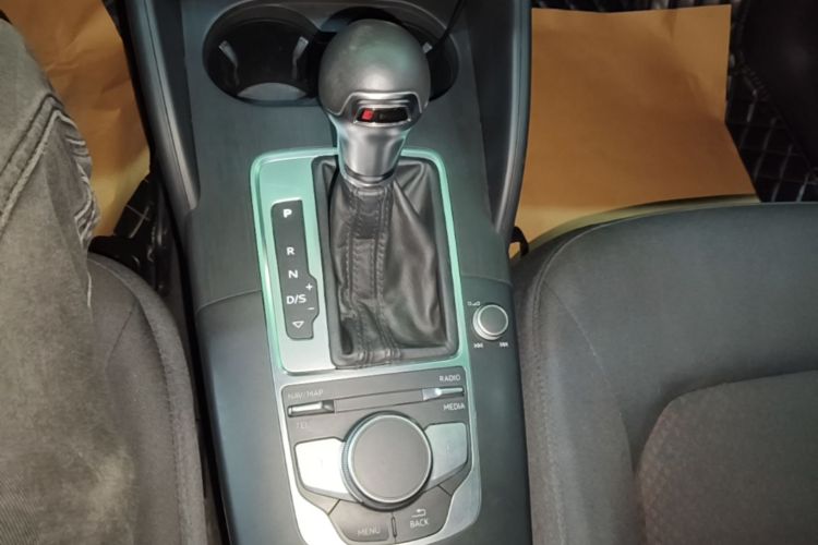 Audi A3 2018 immagine di auto #14