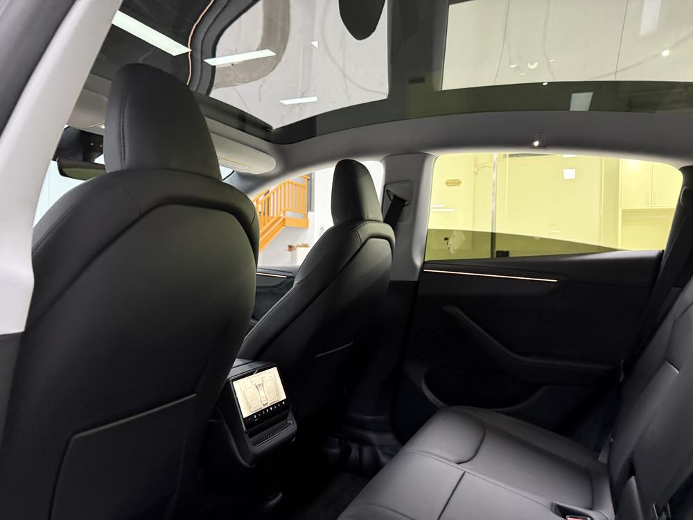Tesla Model Y 2025 immagine di auto #16