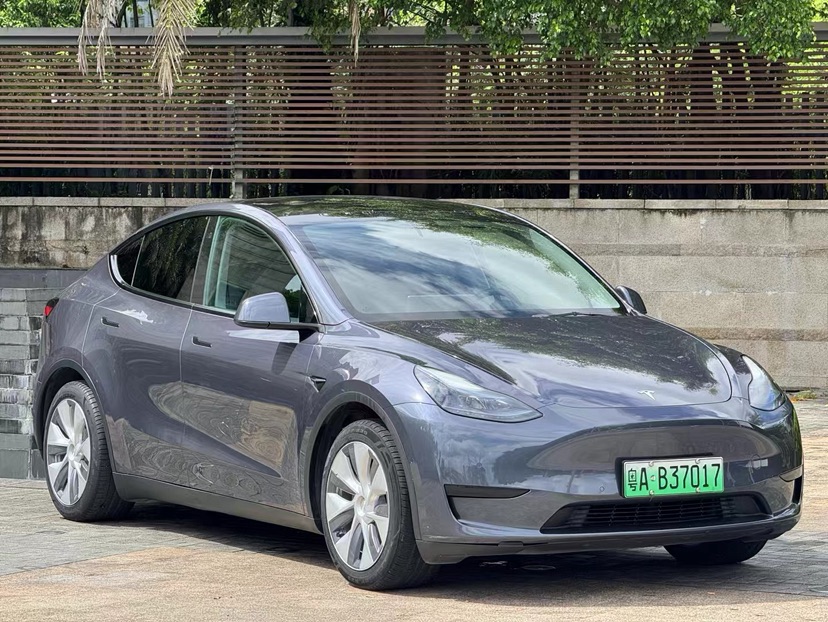 Tesla Model Y 2022 car image #3