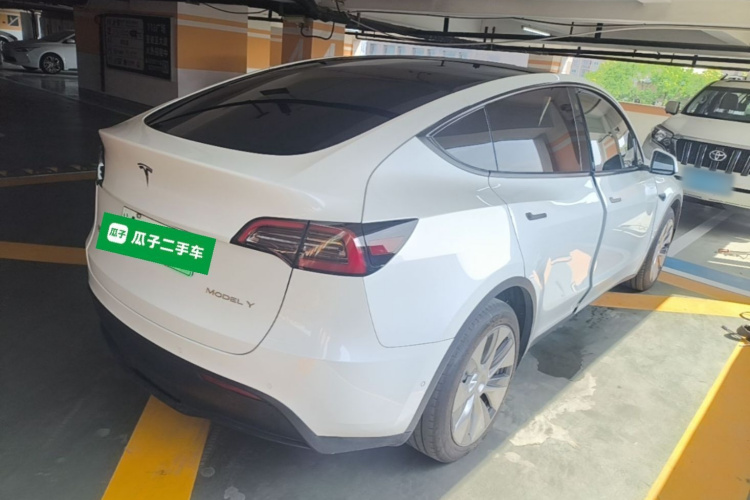 Tesla Model Y 2022 car image #7