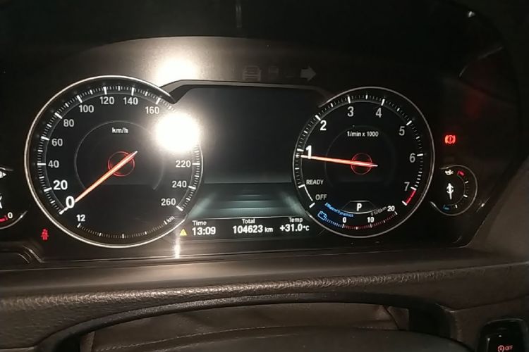 BMW 3 Series 2019 car image #12
