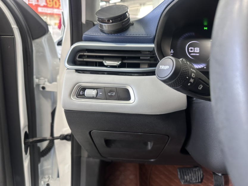 GEELY Emgrand 2022 car image #3