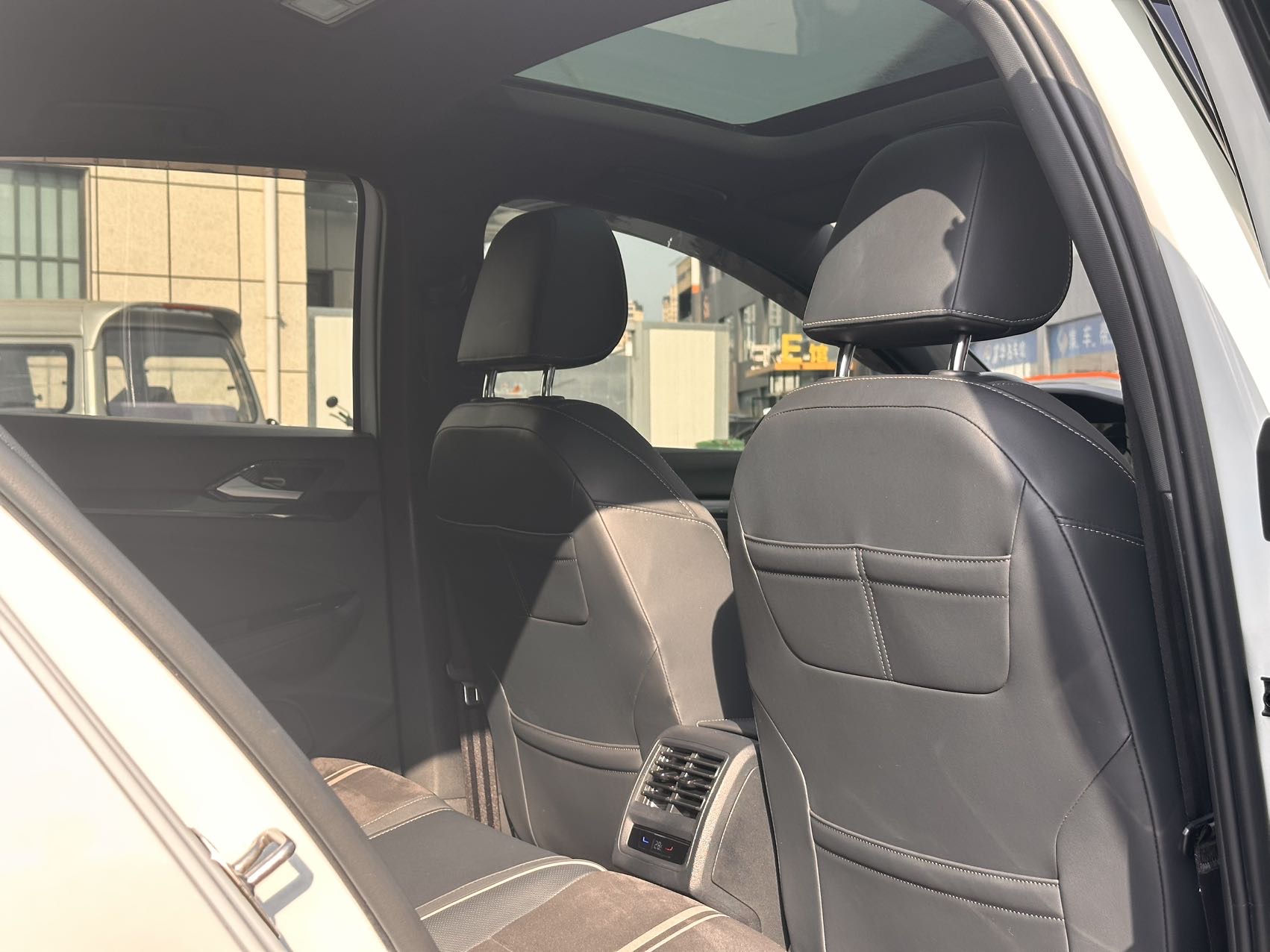 Volkswagen Golf 2023 car image #7