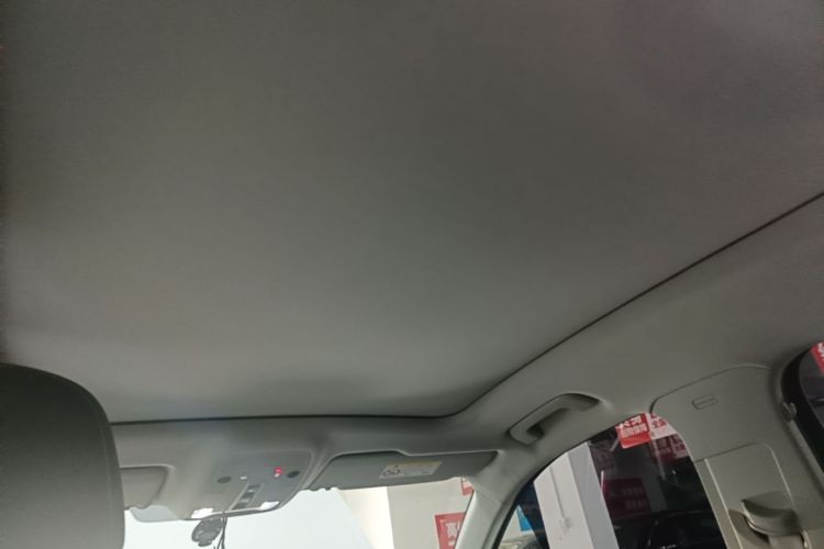 Audi Q3 2019 car image #18