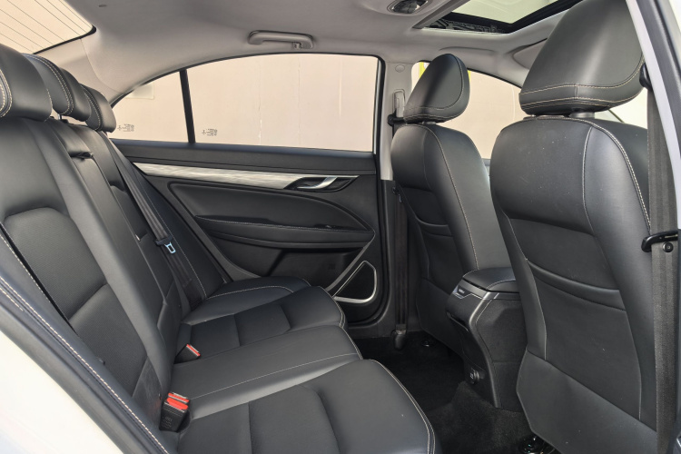 GEELY Emgrand 2019 #19 GEELY Emgrand 2019 car image #19