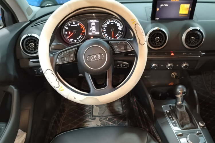 Audi A3 2019 car image #11
