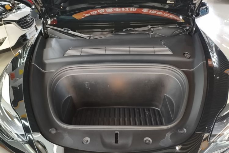 Tesla Model Y 2021 car image #22