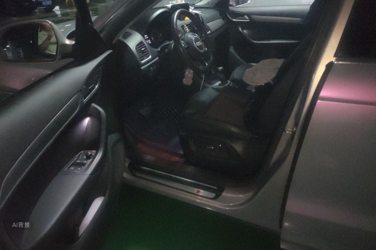 Audi Q3 2019 car image #18