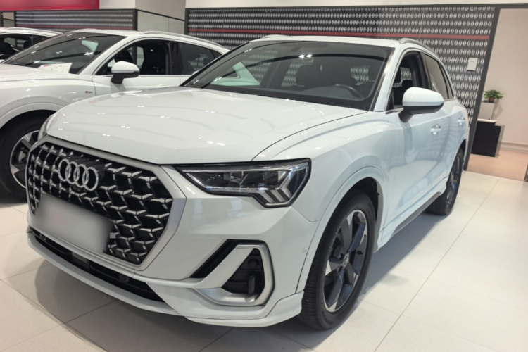 Audi Q3 2024 immagine di auto #2