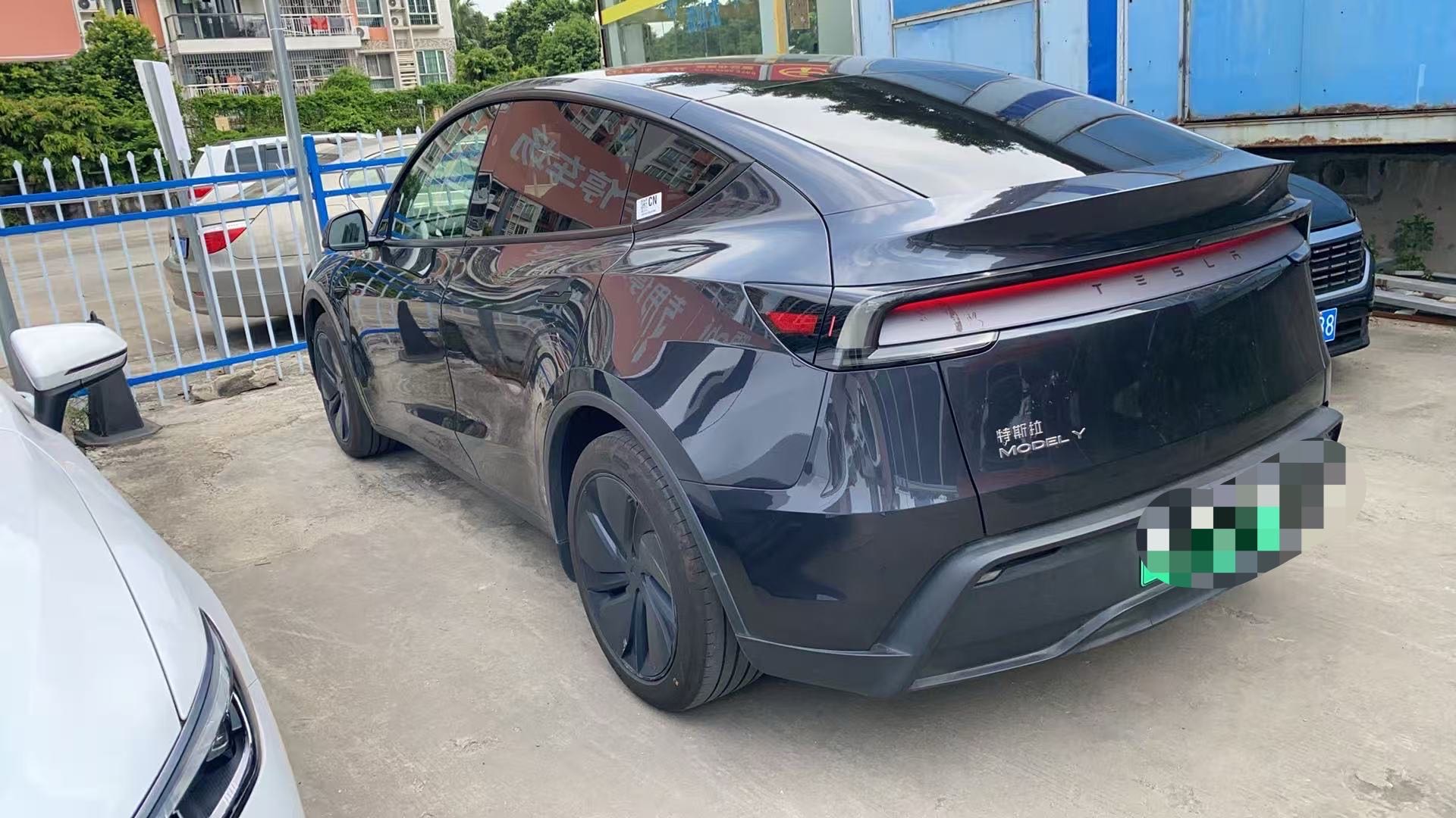 Tesla Model Y 2025 car image #5