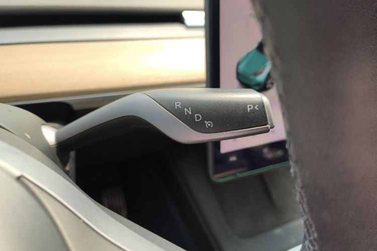 Tesla Model Y 2022 immagine di auto #16