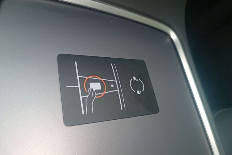 Tesla Model Y 2023 #9 Tesla Model Y 2023 car image #9