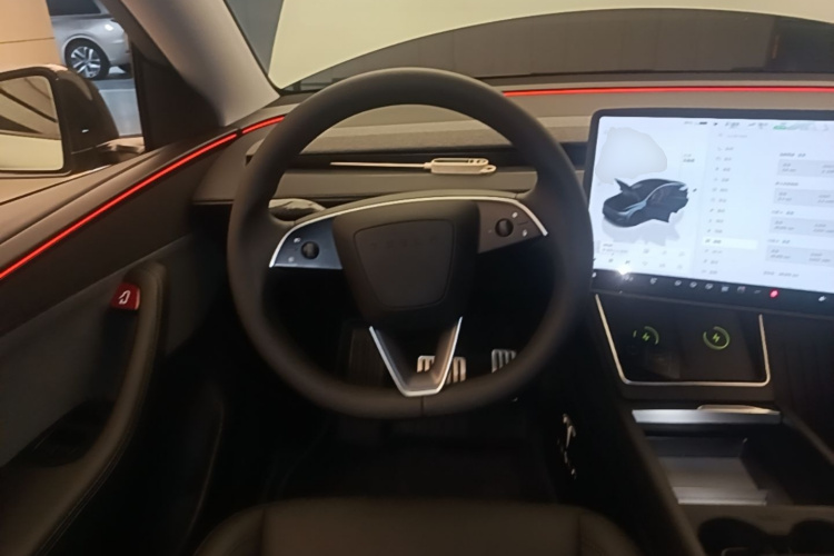 Tesla Model Y 2025 car image #11