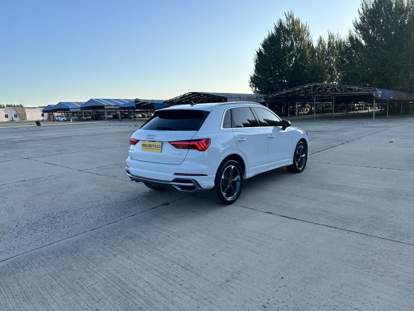 Audi Q3 2023 car image #5