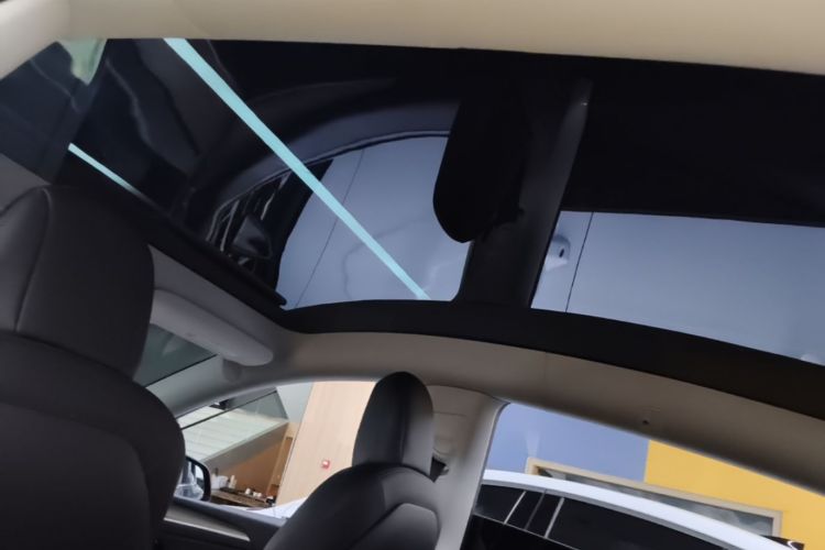 Tesla Model Y 2022 #18 Tesla Model Y 2022 car image #18
