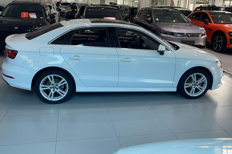 Audi A3 2019 car image #7
